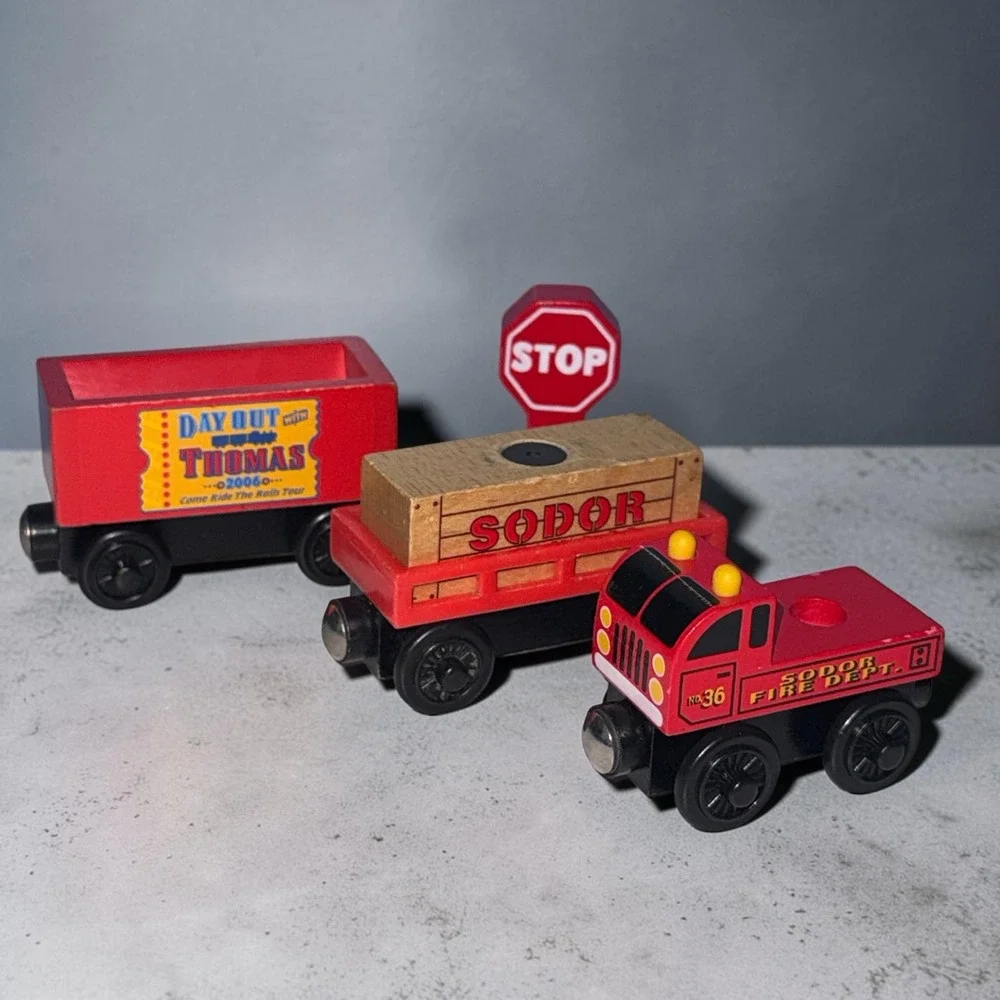 Thomas & Friends Wooden Railway Fire Truck Cargo Coal Car